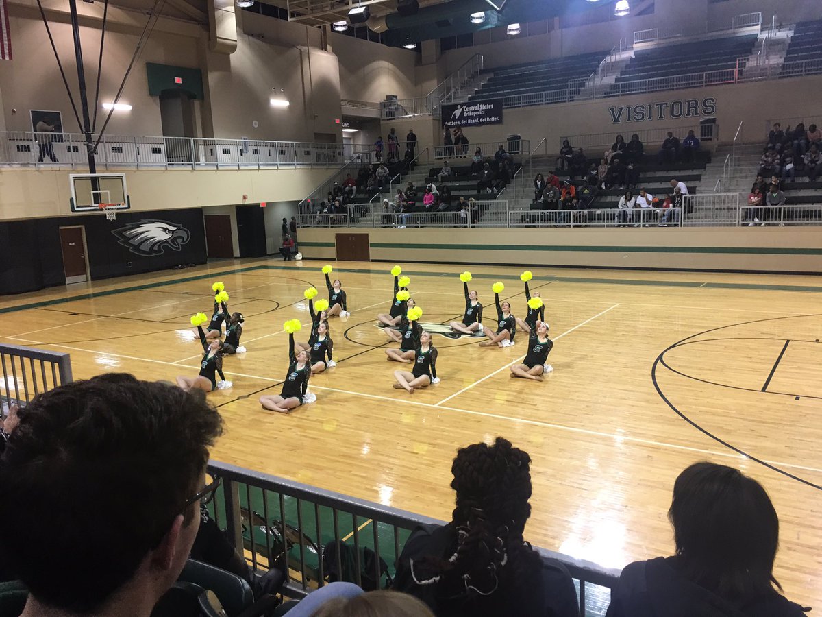 PepClub_EHS's tweet photo. Basketball game is on fire🔥🔥🔥 and  @edison_pom &amp; @EdisonPrepCheer are giving it their all!!🏀💚🖤
@EHSEAGLE 
GO EAGLES https://t.co/aPrSMzFGBB