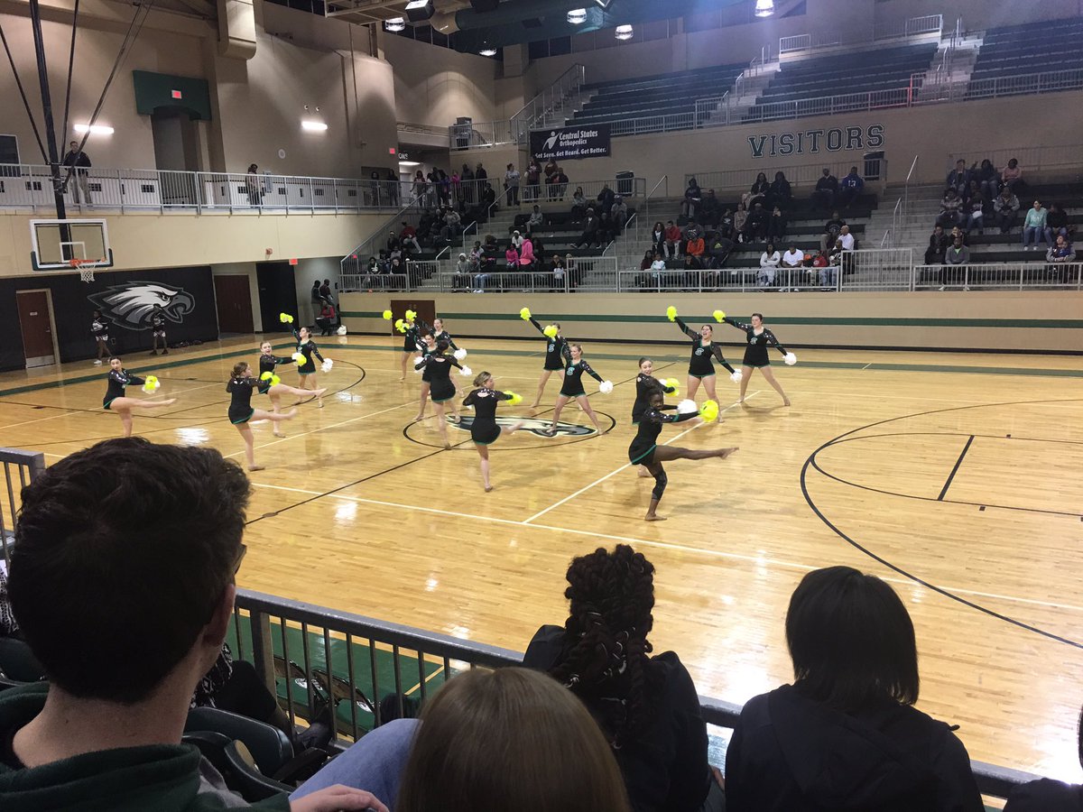 Basketball game is on fire🔥🔥🔥 and  <a href="/edison_pom/">Edison Varsity Pom</a> &amp; <a href="/EdisonPrepCheer/">Edison Varsity Cheer</a> are giving it their all!!🏀💚🖤
<a href="/EHSEAGLE/">Edison Preparatory</a> 
GO EAGLES