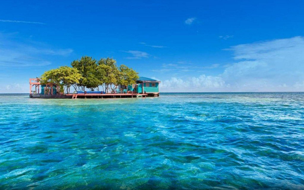 TravelLeisure's tweet photo. You can rent a private island off the coast of Belize for less than $500 https://t.co/2PLF6goULe https://t.co/EYZ0d7QHPc