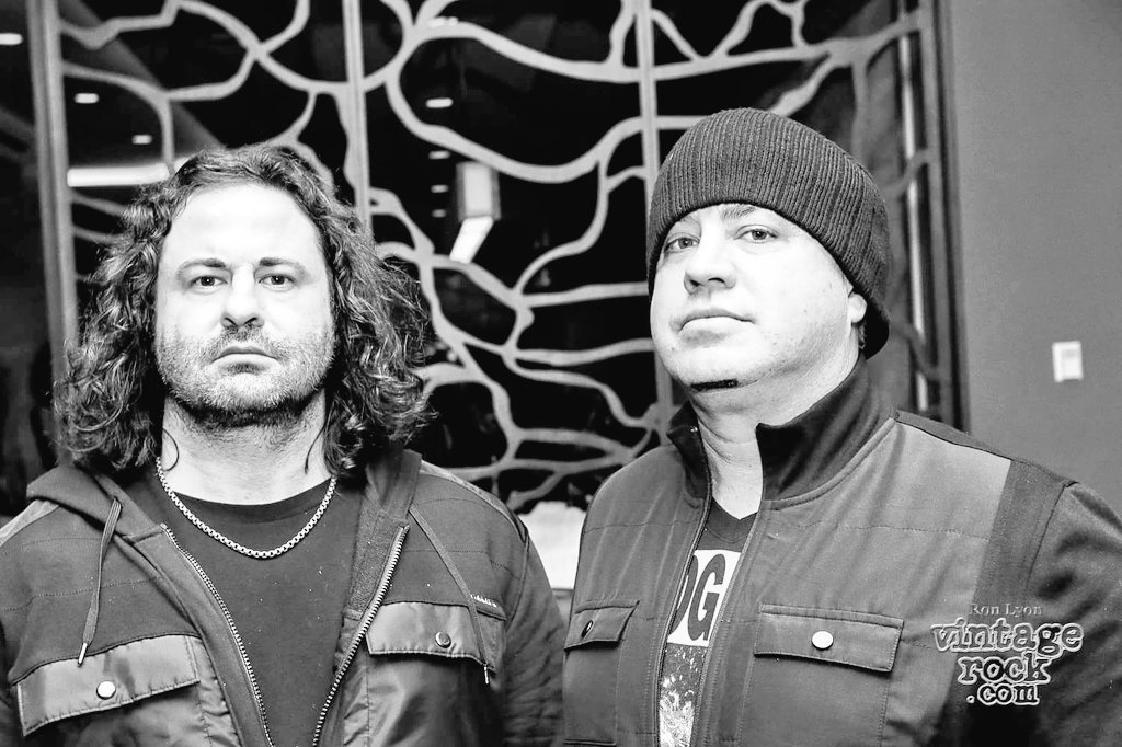 seanlenhoff's tweet photo. Silvera and Lenhoff-Core10.
Thanks to @VintageRockMag and @RonnieLyon.@NAMMShow 2017
#Core10 #korndrummer #Atomflower https://t.co/xiGJOLMARJ