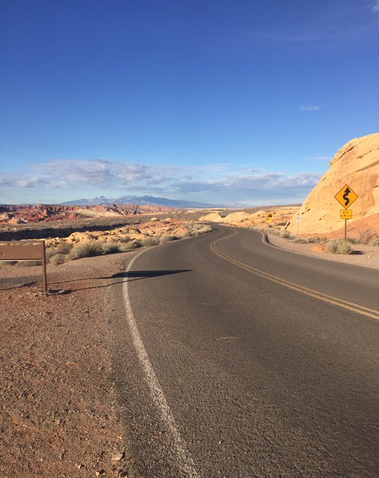 Sometime you just need some space #valleyoffire #nevada https://t.co/Lt8ir26GsF