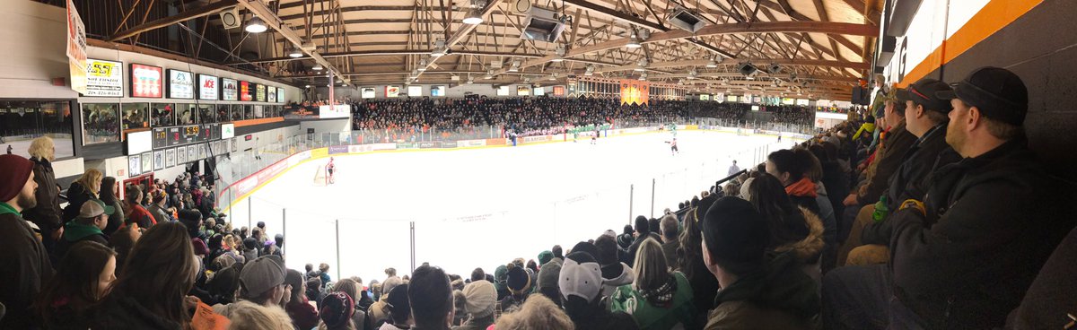 flash2269's tweet photo. Largest crowd I've seen at the IRA #rivalries #capacityplus @GRhockeyHS @GeislerBeau https://t.co/m0d4VNrIeY