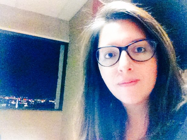 NayelliNava1's tweet photo. Cómo cuando cae la noche de #viernes y tu al pie del pizarrón y escrotorio.... #ClaseTime #CRM #MKT 👍💪📝 🕗💻 https://t.co/09gvihTG8H