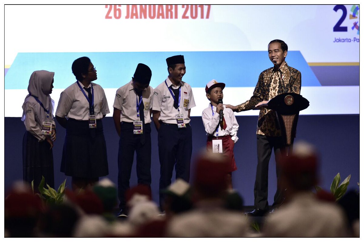 Kemdikdasmen's tweet photo. Mimpi Bertemu Presiden Sedari Kecil Terwujud di #RNPK2017 https://t.co/lcEnr4aBsx
#BeritaDikbud https://t.co/y7emPHJZ3Q
