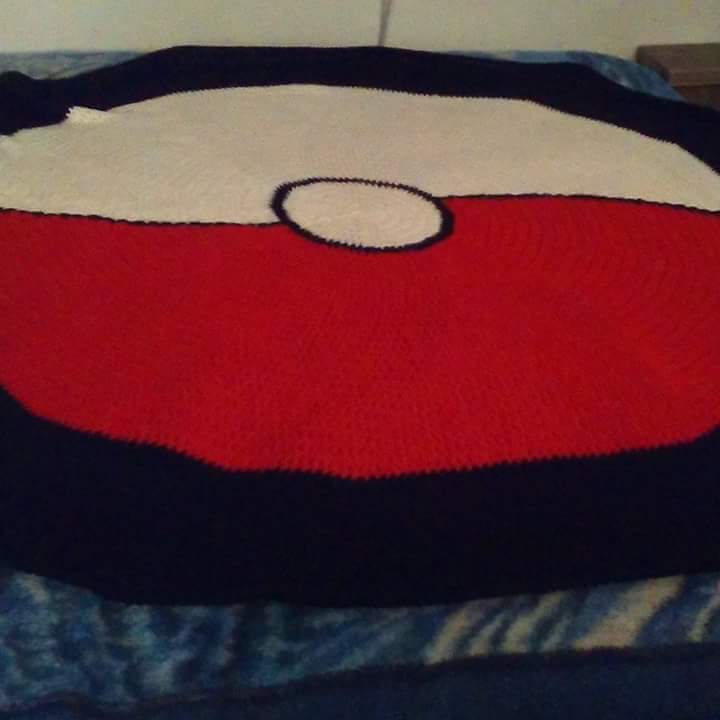CrochetLife's tweet photo. Pokeball blanket I made with out a patterns
#crochet https://t.co/13RvEcWhDA