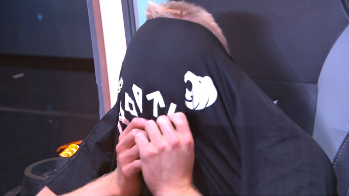 AN AMAZING COMEBACK VICTORY BY VP!
Gotta feel sorry for Magisk, sick performance by him, wasn't enough though. #ELEAGUEMajor <a href="/TeamVirtuspro/">Илья</a>