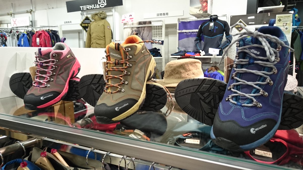 石井スポーツ公式 登山 アウトドア ビックロ 石井山専 Foxfire Echoroba フォックスファイヤーでは 韓国はソウルのブランド エコロバ のトレッキングシューズの取り扱いを開始 防水透湿性 グリップ力 足幅申し分ないスペックでなんと