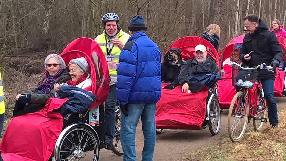 CWAToronto's tweet photo. Meanwhile in Copenhagen... embracing what matters most in life! #smiles #community #seniors #getoutside #biketo Toronto, you are next! https://t.co/6VQ6PFrex0