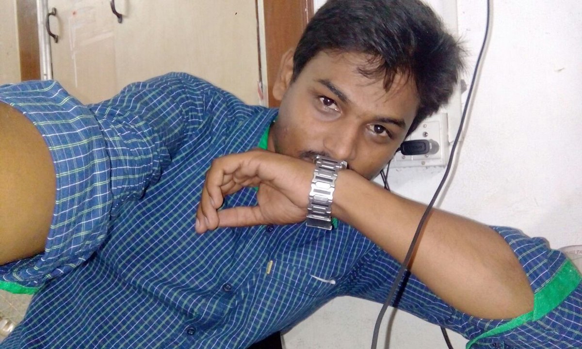 kongussuresh's tweet image. யாருமில்லாத
பொழுதுகளில் நீ சிரித்துப்
பார்த்தும் முறைத்துப் பார்த்தும் மகிழ்கிற நிலைக்கண்ணாடி நானாக இருந்திருக்கலாம்...