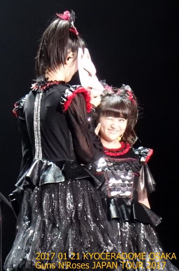 Book Sur Twitter メギツネ変顔対決は大阪からはウィンク対決に変更 Gnr Babymetal