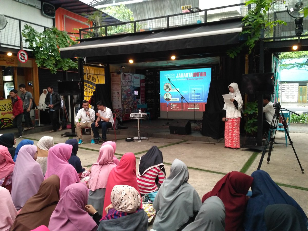 Nitia_tia's tweet photo. Ini baru keren.. Keresahan menghasilkan karya. -Teaterikal mahasiswa- @JktB3rsama #guepilihaniesandi https://t.co/IIvqQTAo27