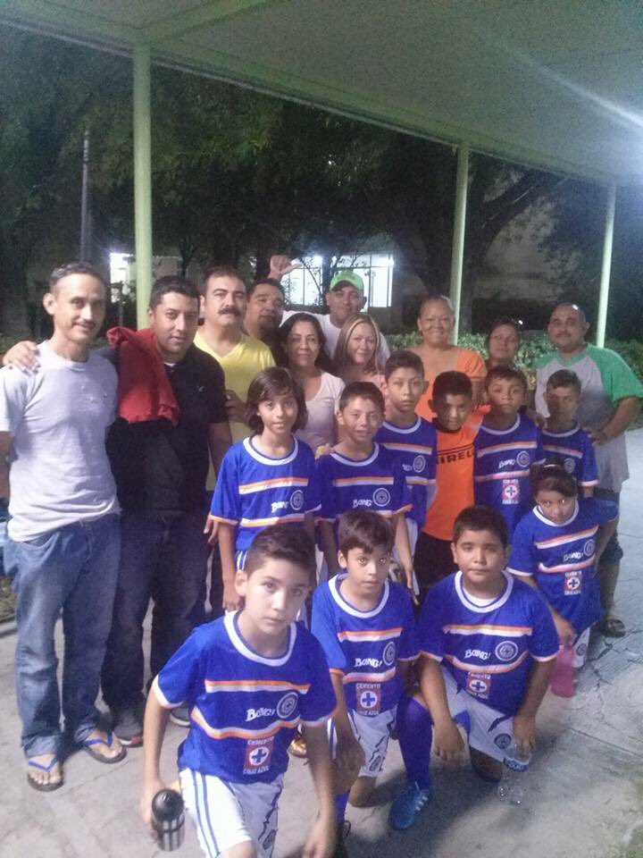 dandarky's tweet photo. @futaztecadep apoyando a #CruzAzul a muerte #ViernesBotanero https://t.co/4GpcxbJoU8