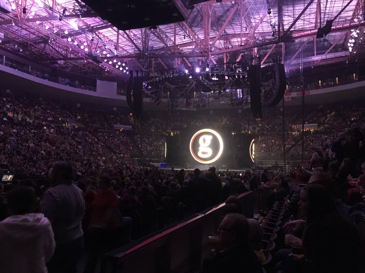 dhlizard's tweet image. Garth concert (at @USBankArena in Cincinnati, OH) swarmapp.com/c/amxq5tnhlOW