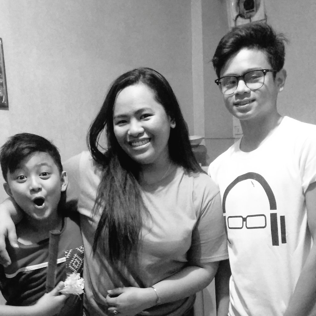 nicolecalora's tweet photo. Reunited with my babies ❤ don't grow up too fast. 🙈 Labyu pogis! @ZLuansing @PrinceHarley02 https://t.co/mhb8MaS0ur