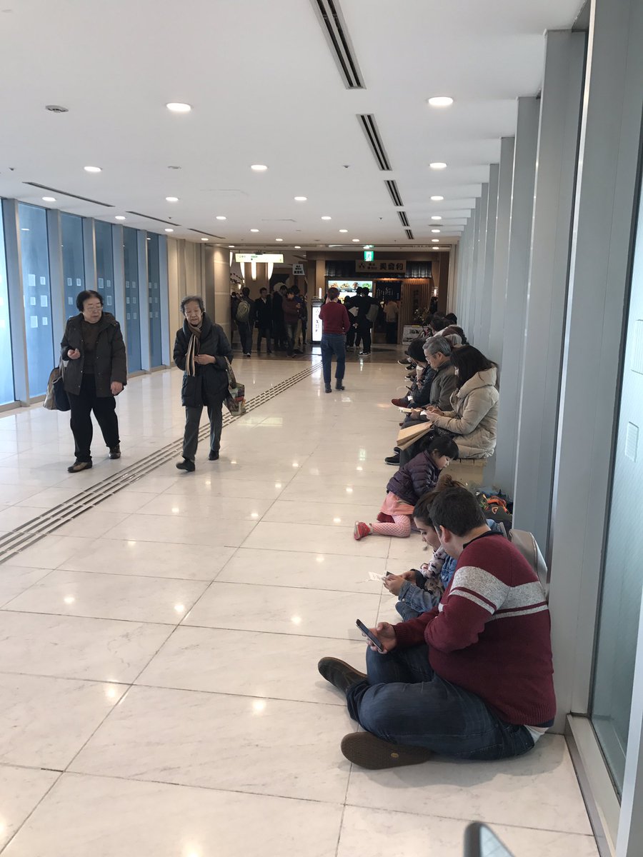 gettemsauce's tweet photo. The wait for sushi. #BetterBeWorthIT! https://t.co/3LGqgK1iA5