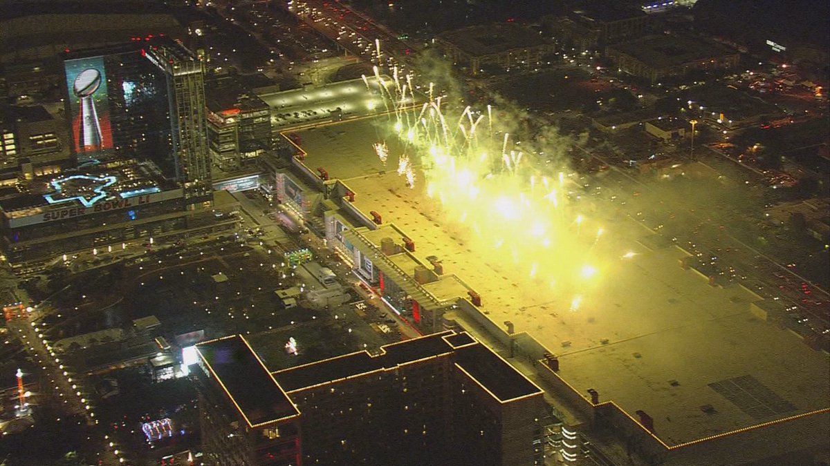 BillBishopKHOU's tweet photo. Houston has come alive tonight!  A carousel of color for Super Bowl 51.  So wonderful! #khou11 https://t.co/KWD0LQ6umE https://t.co/9FF1QUZMzb