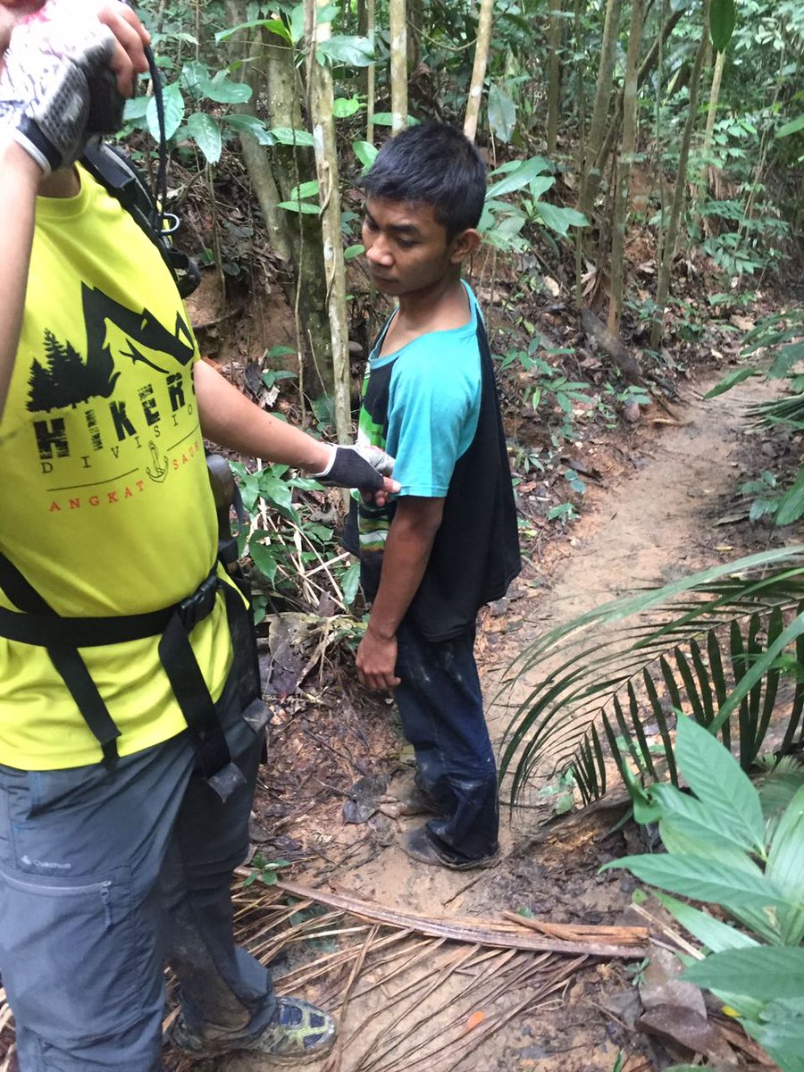 Fathi_Fatty's tweet photo. Dah jumpa!!!! Allahu 😭😭😭😭 nak nangis weh. Akhirnya jumpa. Hidup lagi sihat . @twt_outdoor @twt_hikingMY https://t.co/4FERzOJgv2