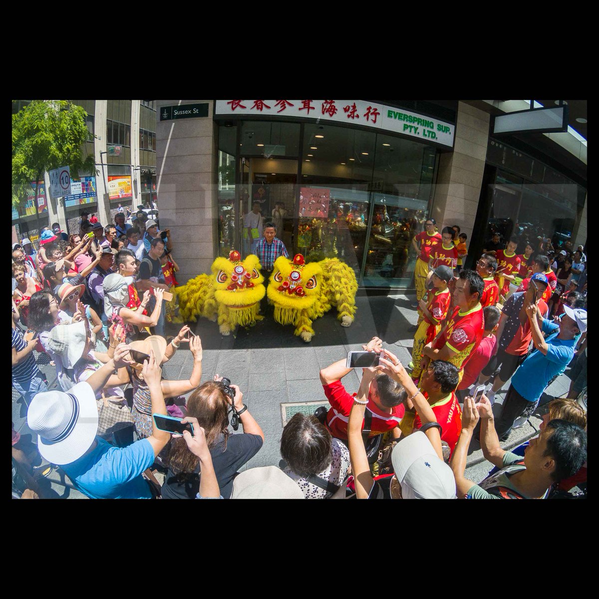 thinkingmedia's tweet photo. Happy #CNYSYD as @CloverMoore celebrates in Chinatown More pics here https://t.co/6bynu7grrk #ilovesydney https://t.co/rR98K0D94w