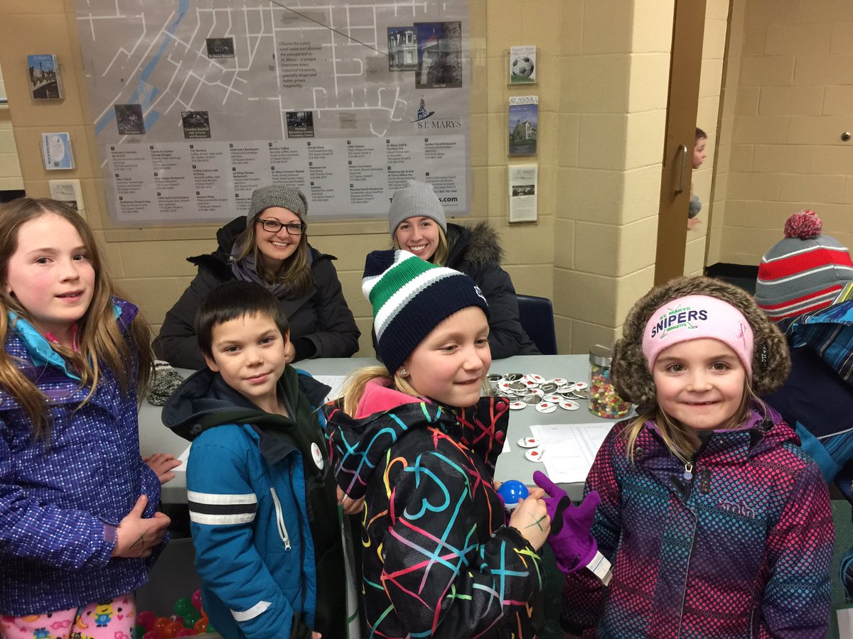 LittleFallsPS's tweet photo. A great night! Thx to our students & families, Herons Staff, Michele @PDHealthUnit, #LMHST & incredible community @stmlincolns! @KLCarlyle https://t.co/DqQIfE3dv0