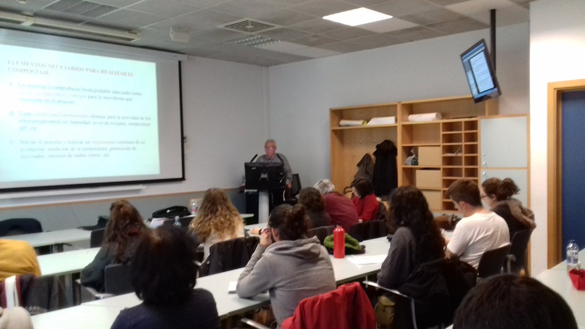cropprotect_UPV's tweet photo. F.Pomares. Bases técnicas del compostaje. Curso de agroecología, agricultura urbana, soberanía alimentaria y cooperación al desarrollo rural https://t.co/ZXD38qzbGB