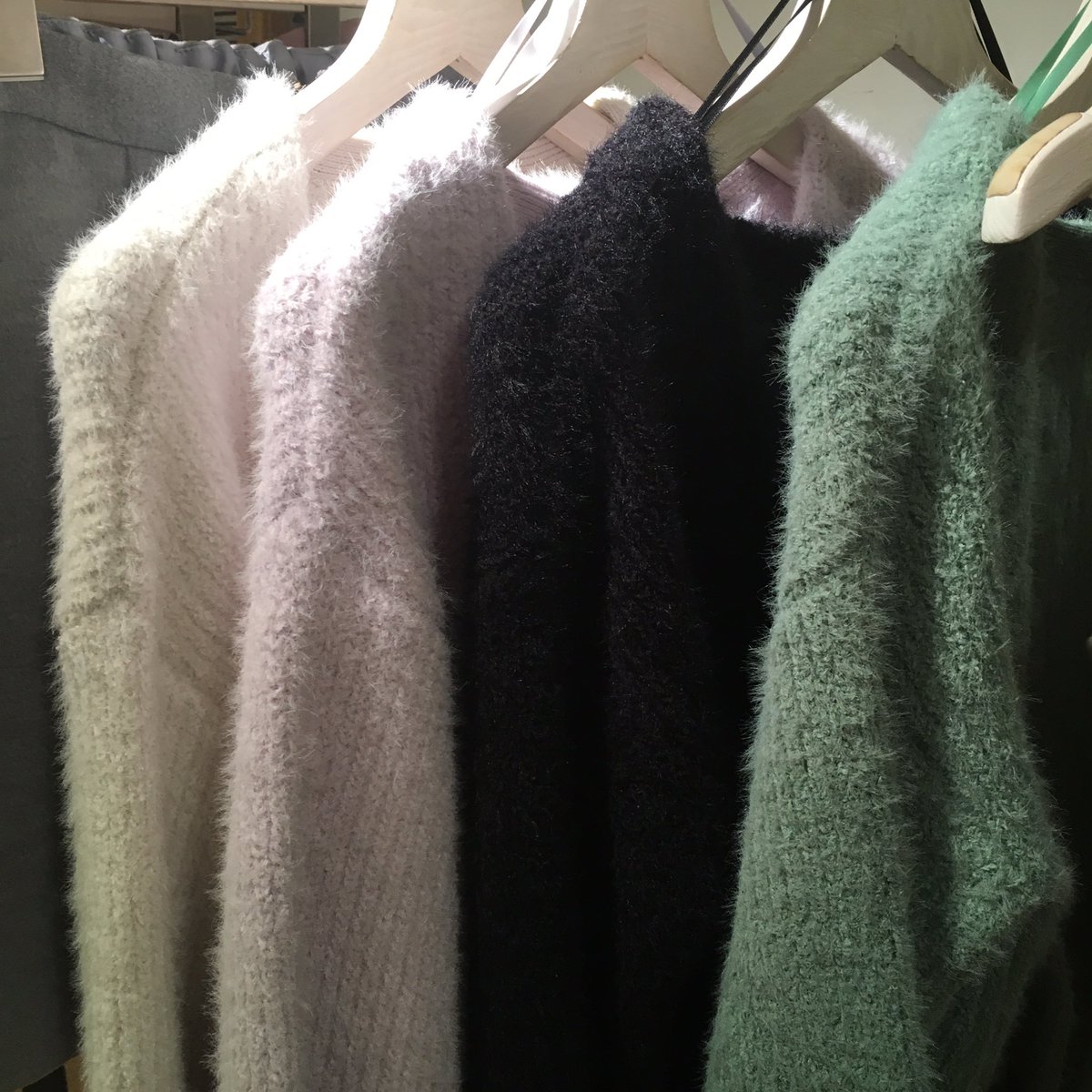 ANDFLAT's tweet photo. @ANDFLAT
こちらのトップス、
カラバリも豊富です❤
カラーが揃ってる今のうちに!
是非お得にGETして下さいね☺!
#SPIRALGIRL #andflat https://t.co/NxjF0n6F20