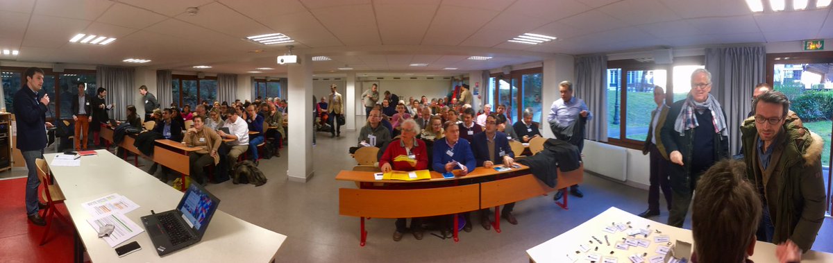 HayetteHamidi's tweet photo. Belle journée des fédérations qui commence pr les responsables de @SensCommun_ autour de notre président @C_Billan et @MadeJessey

#Famille https://t.co/57qwnnD8nV