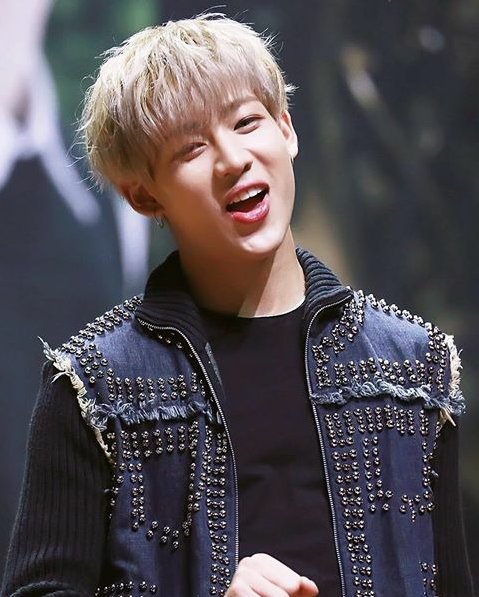 lamsouu92_KHGC's tweet photo. @BamBam1A LOVE YOU FROM FRANCE ♡♡
#dabgot7 https://t.co/zr5Ra4o14i