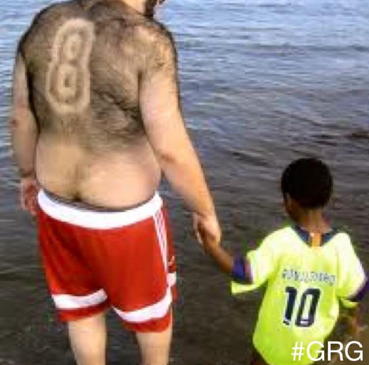 BushellOldBoys's tweet photo. Game Day! Good to see Josh sorting out his kit already! #gameday #hairy https://t.co/RjrpqXTuO3