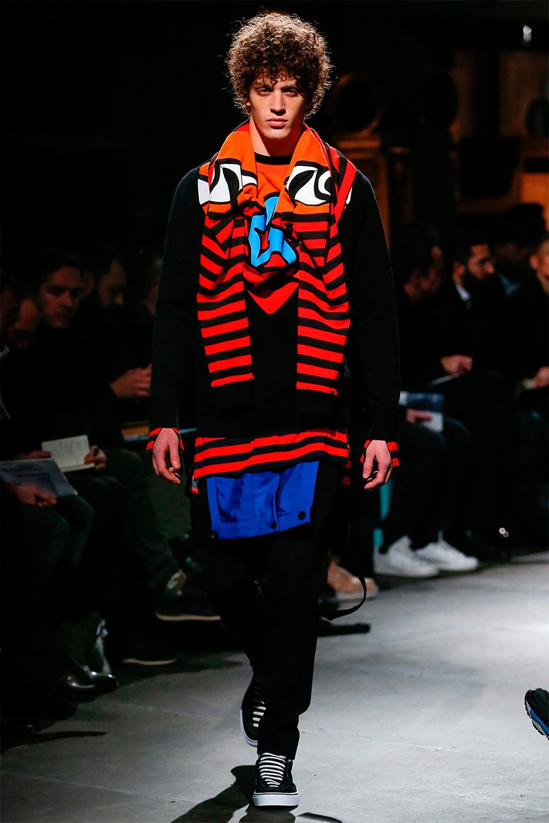 wikoni's tweet photo. gabriel sihnel |w| givenchy |w| paris fashion week #pfw https://t.co/T908c6P4li
