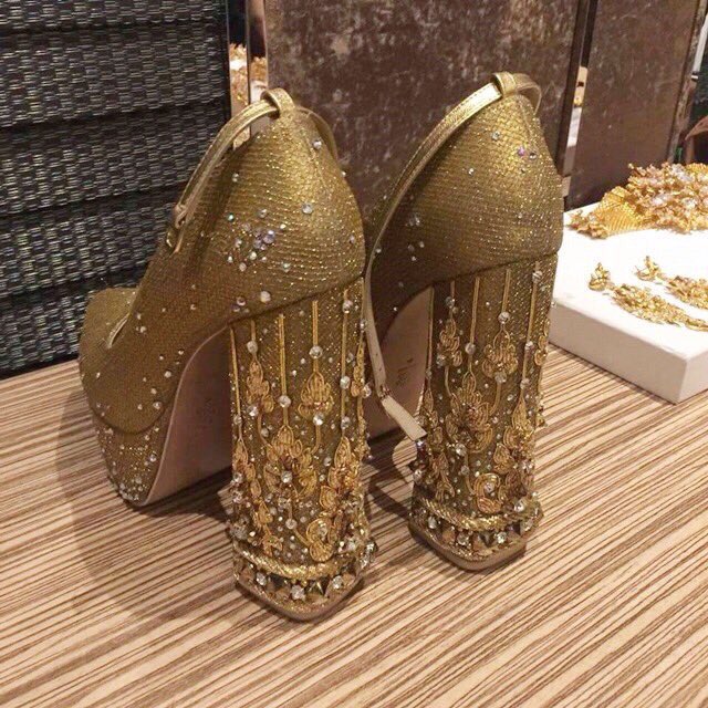 Nan_Pat's tweet photo. ขนาดรองเท้ายังงานละเอียดขนาดนี้อ่ะ #MissUniverse #Thailand https://t.co/QhzDtfOaVI