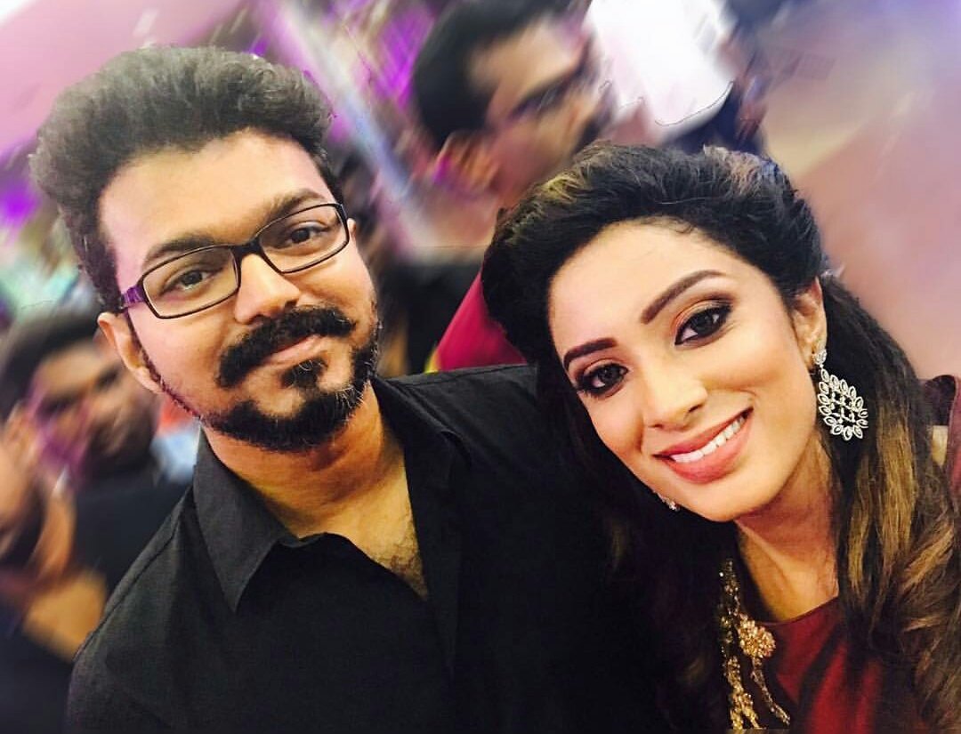 VTLTeam's tweet photo. Selfie moment #Ilayathalapathy https://t.co/Ev6SBv7JtW