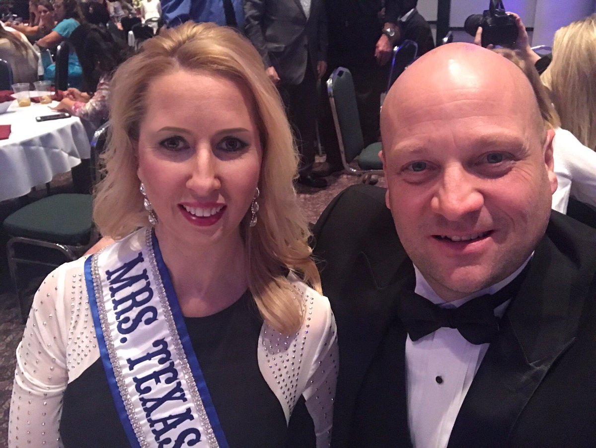 realKimiBader's tweet photo. We had a great time @HonorGala #garland #fundraiser #gala https://t.co/8nC4fUhO6T