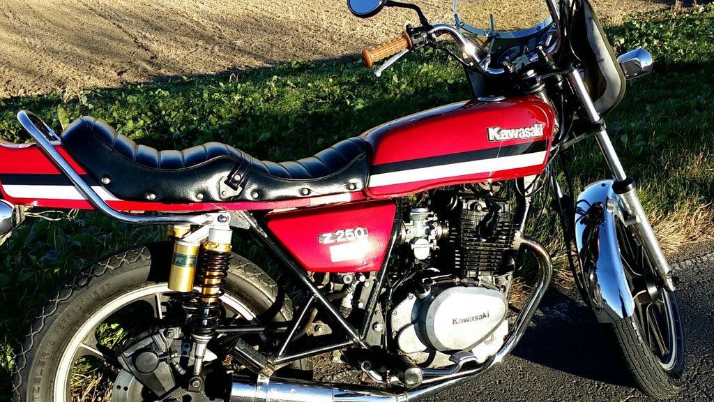 Io1Vt's tweet photo. Z250ft売ります！
エンジン調子良好
毎日暖気してから乗っています
この時期でも、セル１〜3ぐらいで必ず付きます！旧車にしては状態が良いと思います！値下げしました！35万売ります！早期取引大歓迎
#拡散希望 #バイク売ります #z250ft売ります#FT売ります#旧車売り https://t.co/3JqL79mcDy