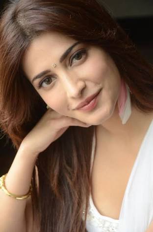 Happy birthday shruti hassan I am big fan of u.........       