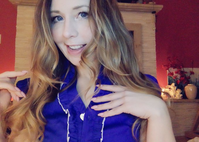 Logging on now in this adorable new dress, thanks Bill! #wishlist hero https://t.co/npjJ3Y1WKt<a href="/tag/wishlist"class="tags"><span>#wishlist</span></a>
