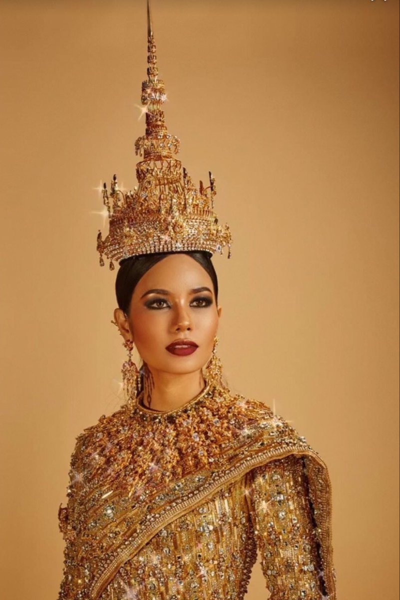 unknownlocatiox's tweet photo. Her face 
Her skin 
She's perfect and pure beautiful ❤ #MissUniverse #Thailand https://t.co/zSwNCCbZSn