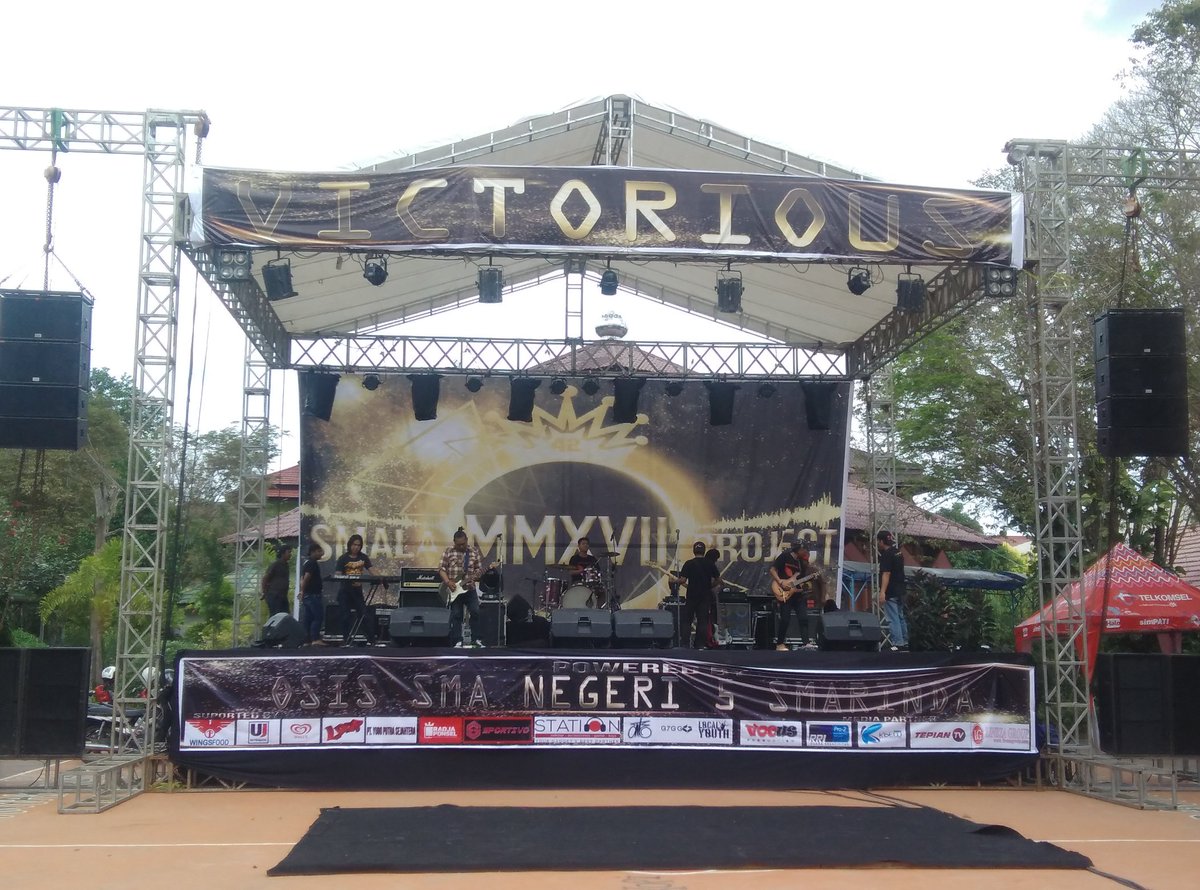 ATTENTION!! ini dia penampilan MARVEEN AND THE WHITE ANGEL!! jangan sampai kelewatan!!  Htm only 25k #SmalaVictorious