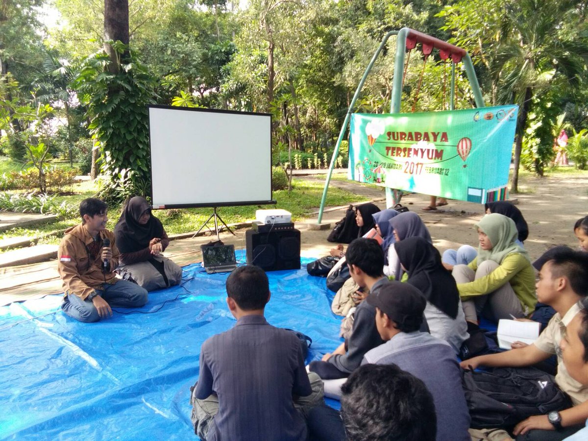 [LIVE REPORT]

Saat ini sedang berlangsung kegiatan pembekalan "Surabaya Tersenyum 2017" di Kebun Bibit Wonorejo Surabaya.