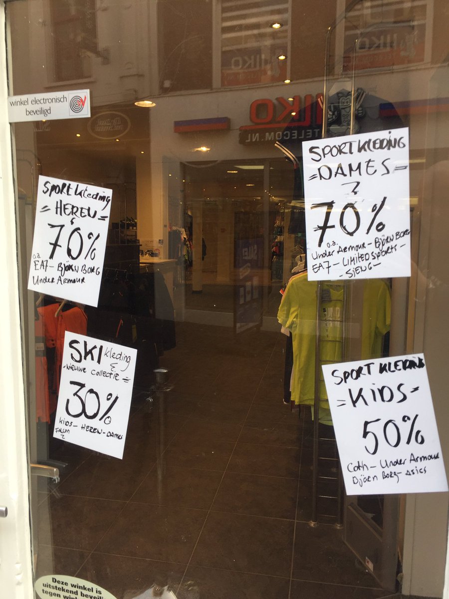 Onze tijdelijke sport outlet is weer met 📣nieuwe spullen voorzien 30%50%70% oa #ea7 #bjornborg #underarmour  #padjedijk7 #purmerend 🎈
