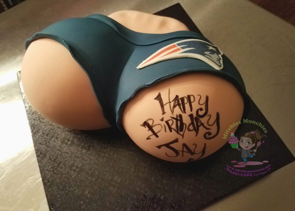 Mitchies13's tweet photo. #HBD to my hubs #patriotscake #superbowl2017 #patriotnation #GoPats #Patriots #NEPATS #newenglandpatriots #nfl #Superbowl #itsMitchie https://t.co/EpQ8YqZC0S