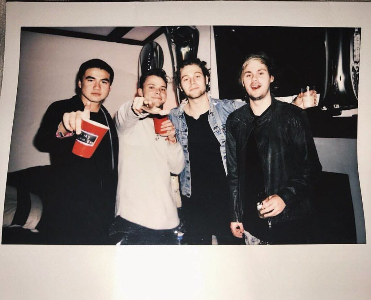CelebMix5SOS's tweet photo. "couple of dudes doin' dude stuff" via @5SOS on Instagram https://t.co/GLLuwJqTsH