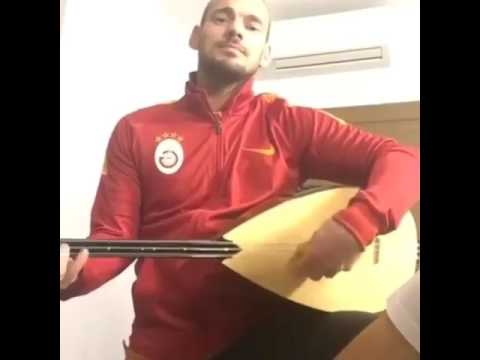 Okudunuz mu? Sneijder bağlama ile "Ben yoruldum hayat" çalıyor dlvr.it/NDHZ71 #7saniye #Video