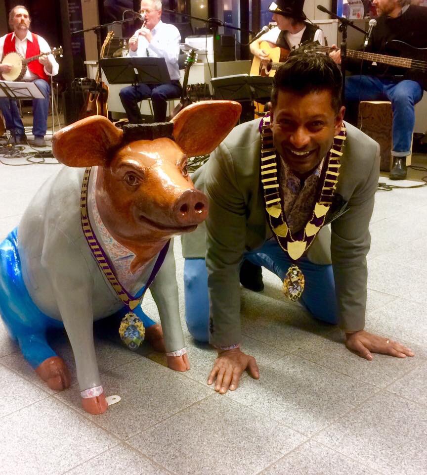 MarleyFlowersUK's tweet photo. The Mayor is "hogging" the limelight @HindheadBMW with his namesake "Serrano Ham" (Sahran O'Ham) can't wait to see @HogsBackBrewery 's Hog! https://t.co/t9ej7BagtQ