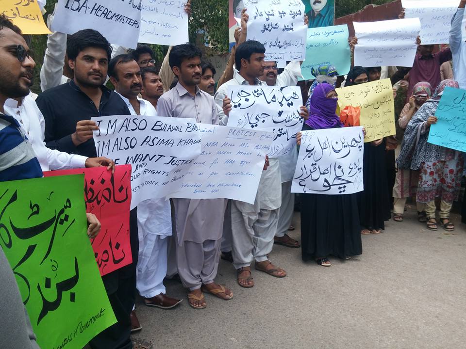 hiraa524's tweet photo. کراچی:ہر سائل کا حق ہے کہ اسے انصاف ملے ،چیف جسٹس پاکستان
@iba_hm are also protesting for Justice.20months gone in waiting for #offerOrder https://t.co/Us3TFK0SFb