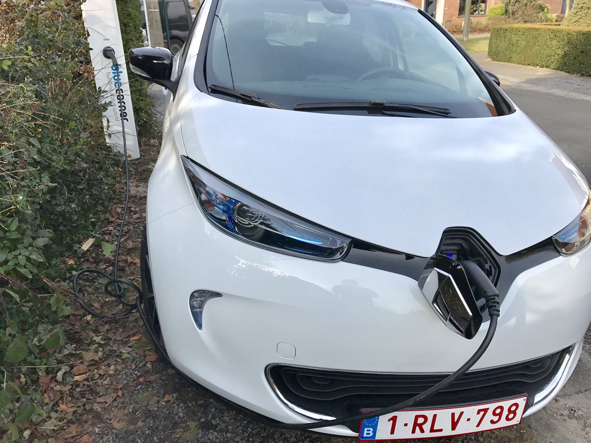 Libomaluc's tweet photo. *onze* elektrische deelauto Partago ‘Flora', 300km range, staat hier in straat/wijk met laadpaal :) rij er ook mee: https://t.co/5N9gThaf1S https://t.co/ucj1Y2KiV9