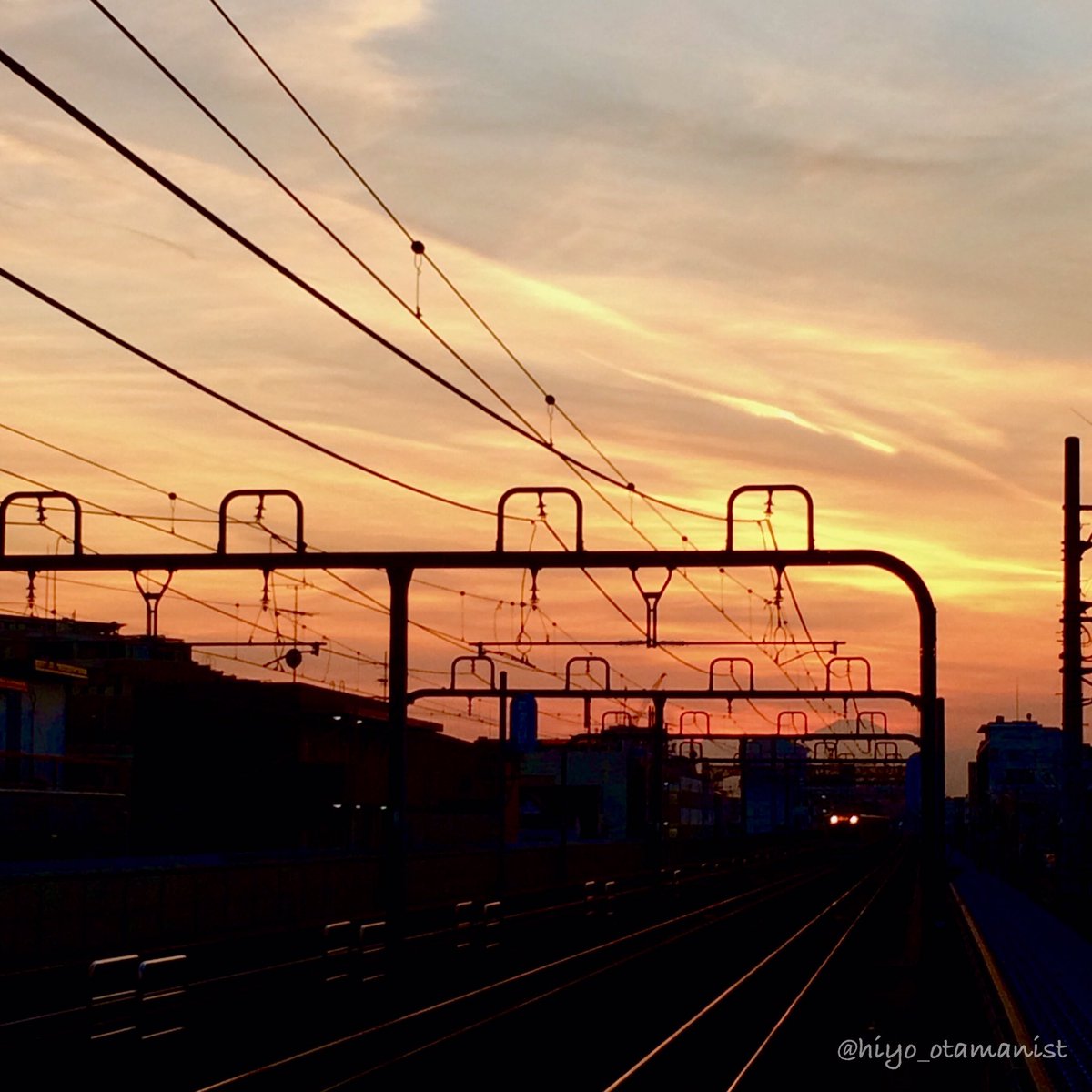 hiyo_otamanist's tweet photo. 夕やけこやけ。 

[January 28, 2017] #mysky #sunsetjp #夕空 #イマソラ 🛤 https://t.co/O2XQU6qcAF