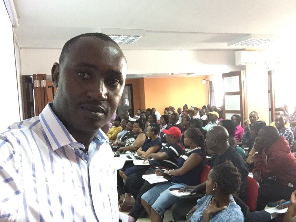 Versatilepics's tweet photo. Create relationship with your clients and be a farmer not a hunter @Centonomy #CentonomyWill #CentonomyChats https://t.co/tCqUipXCuh