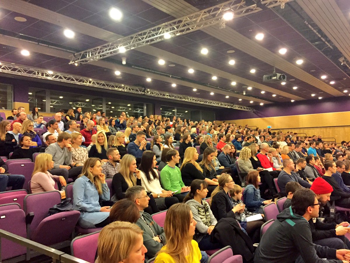 RigasMaratons's tweet image. #adidasskola ir atklāta! Kopā ar J.Višķeri ķeramies klāt ikdienas treniņu plānošanai.