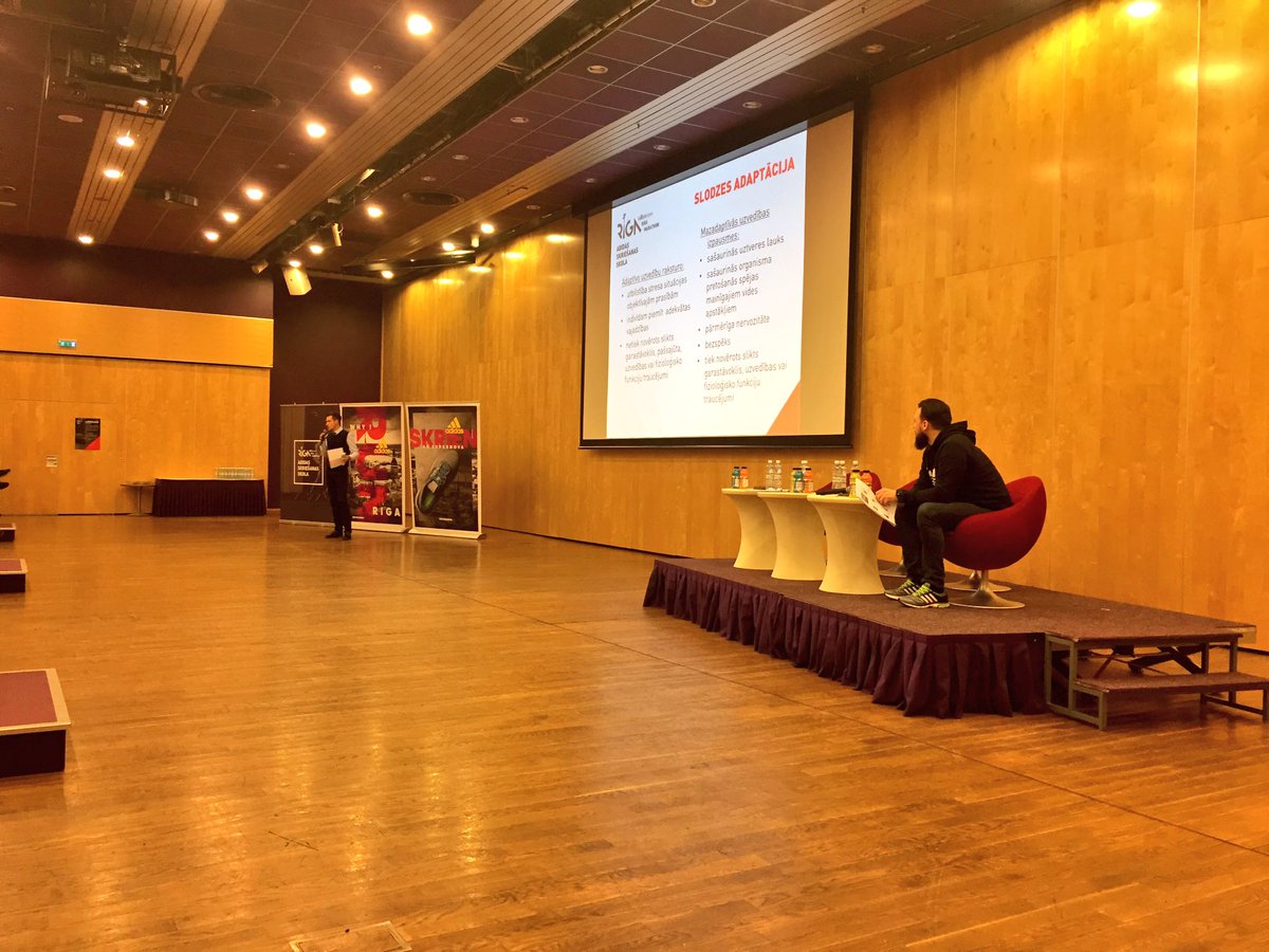 RigasMaratons's tweet image. #adidasskola ir atklāta! Kopā ar J.Višķeri ķeramies klāt ikdienas treniņu plānošanai.