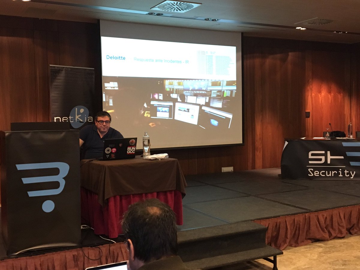 Sh3llCON's tweet photo. Segunda jornada de #Sh3llCON2017 en el track A, el taller de forense con @ConexionInversa https://t.co/eBMIo0pgBs
